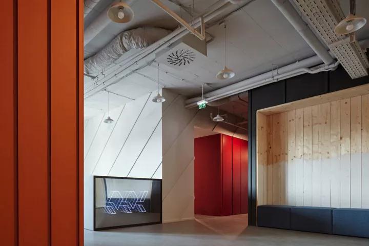 人文情怀 科技公司WebSupport布拉迪斯拉发新办公空间设计欣赏