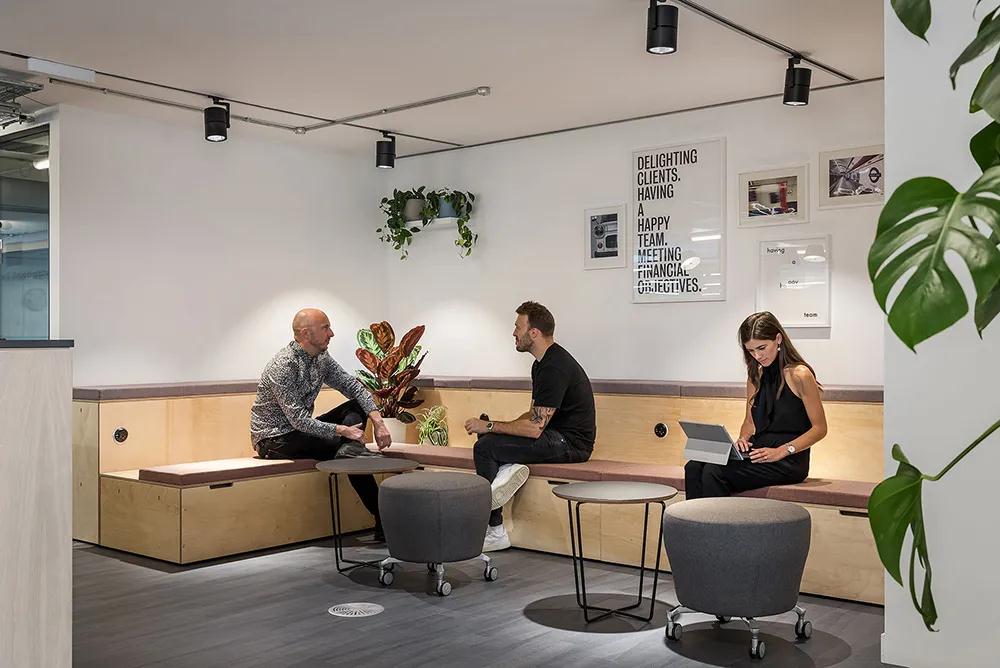疫情下重新思考人与人之间的关系 Oktra伦敦办公空间设计欣赏